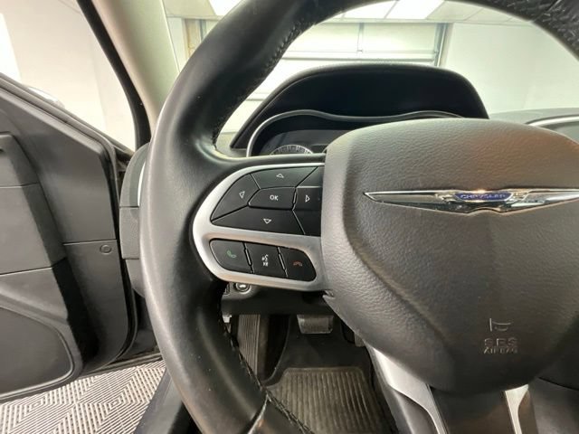 Used 2018 Chrysler 300 Touring w/ Chrome Appearance Package RWD image 13
