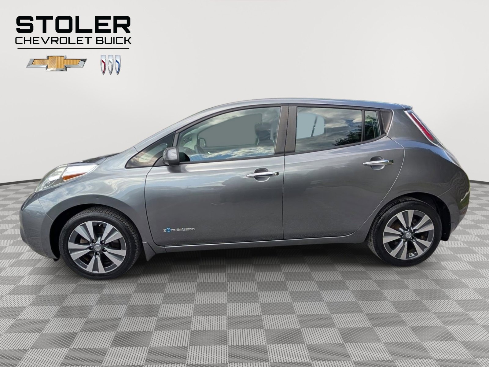 Used 2015 Nissan Leaf SL w/ Premium Package FWD image 2