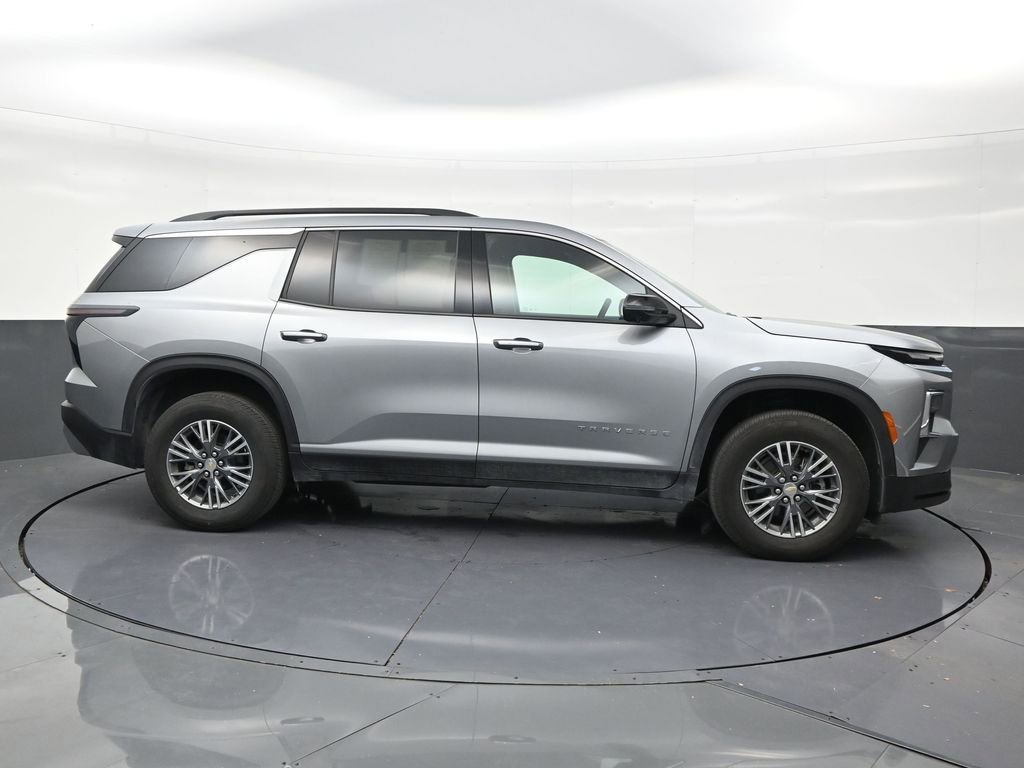 Used 2024 Chevrolet Traverse LT FWD image 6
