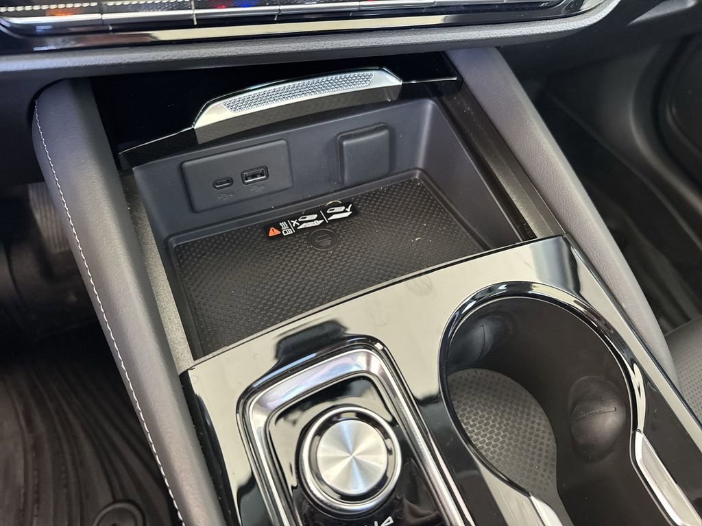 Certified 2025 Buick Envision Avenir AWD/4WD image 25