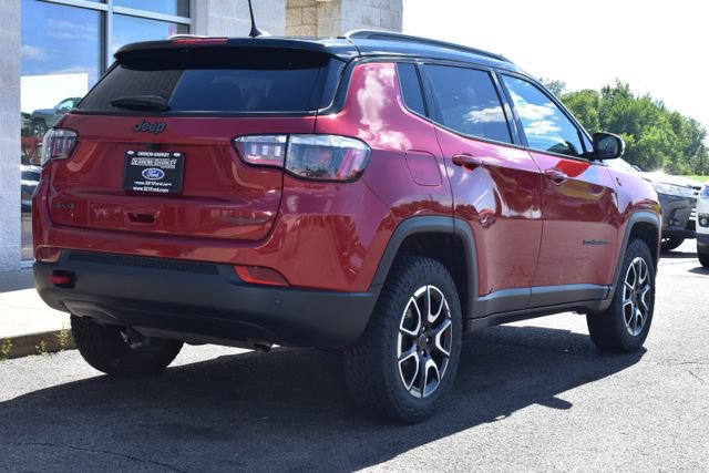 Used 2025 Jeep Compass Trailhawk AWD/4WD image 14