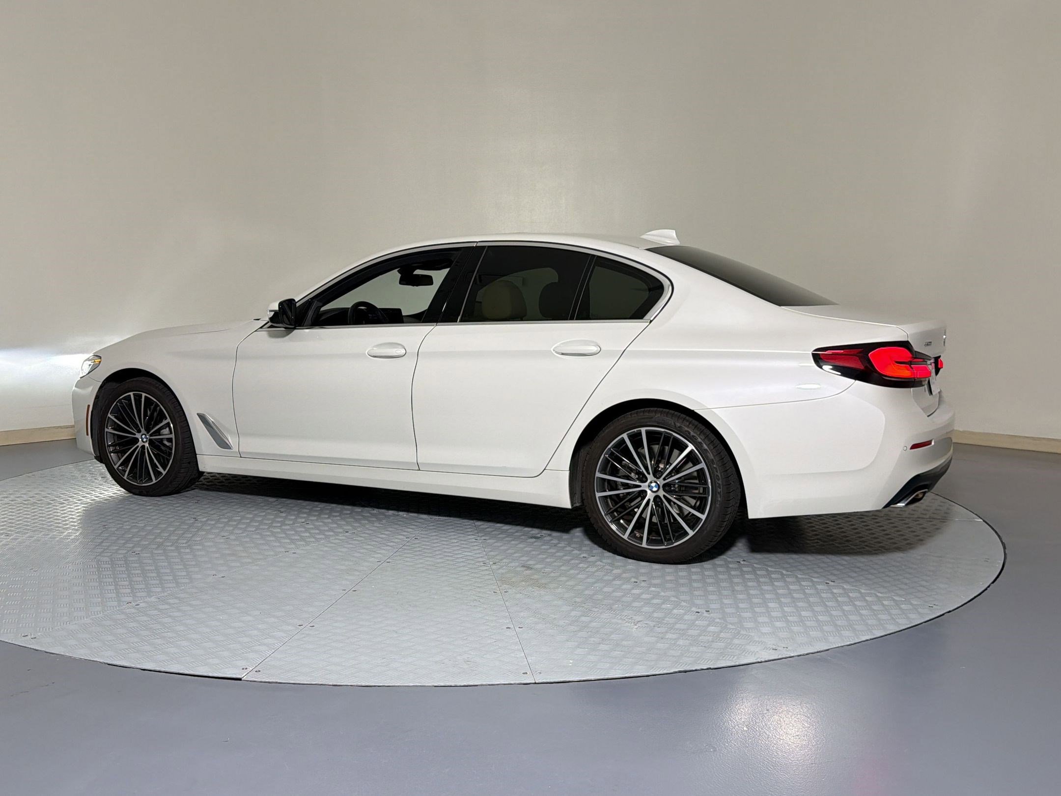 Certified 2023 BMW 540i xDrive w/ Convenience Package AWD/4WD image 20