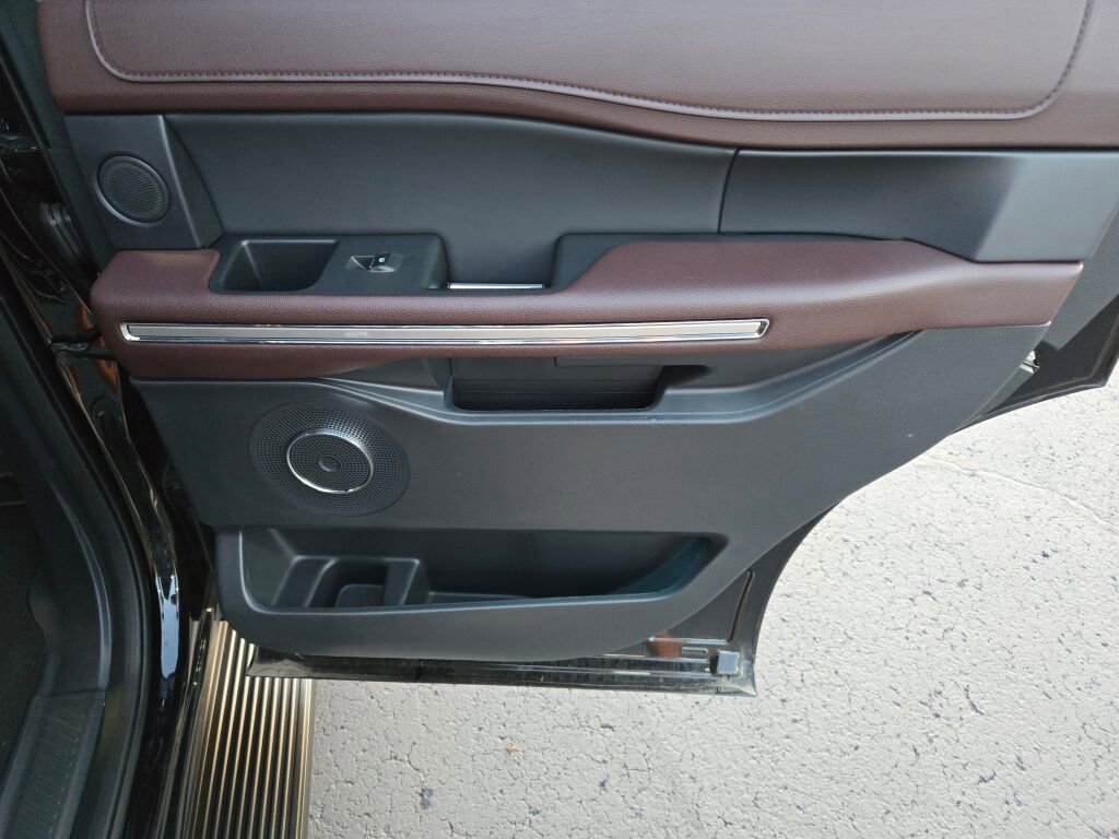 Used 2024 Ford Expedition Limited RWD image 8