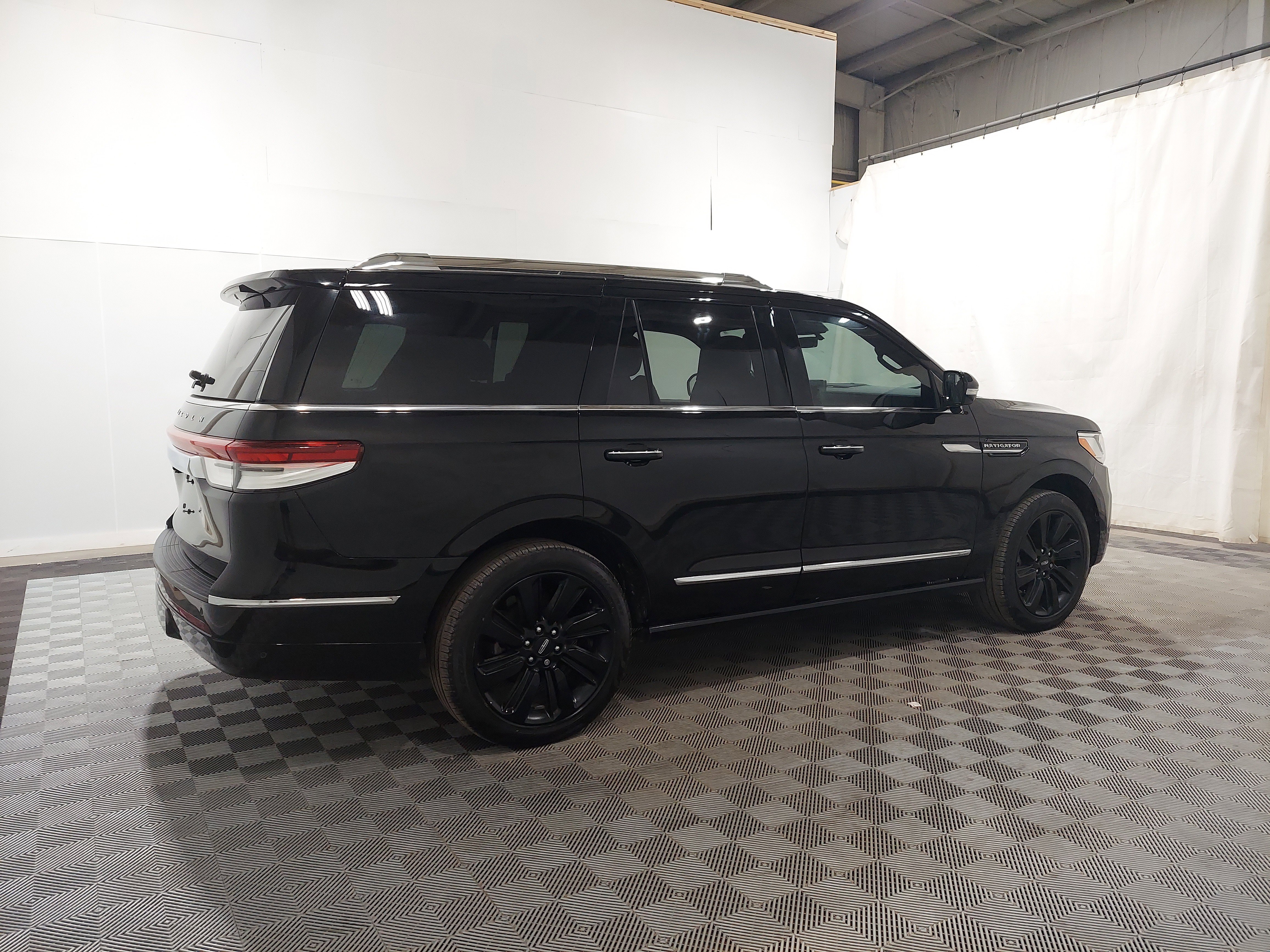 Used 2022 Lincoln Navigator Reserve w/ Equipment Group 201A image 3