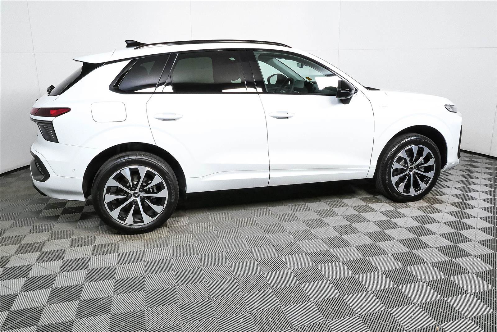 New 2026 Audi Q3 quattro 2.0T AWD/4WD image 2