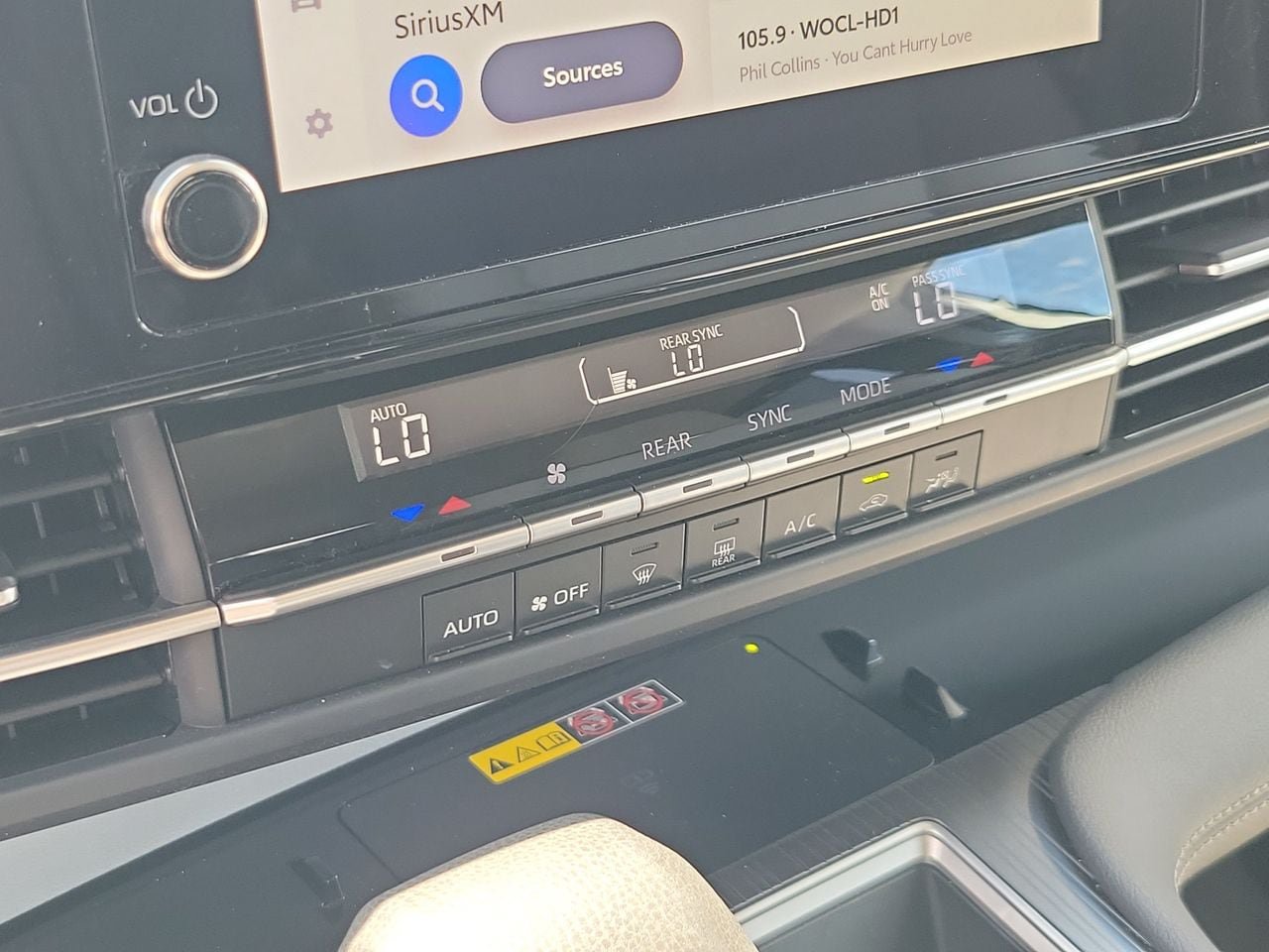 Used 2025 Toyota Sienna LE FWD image 27