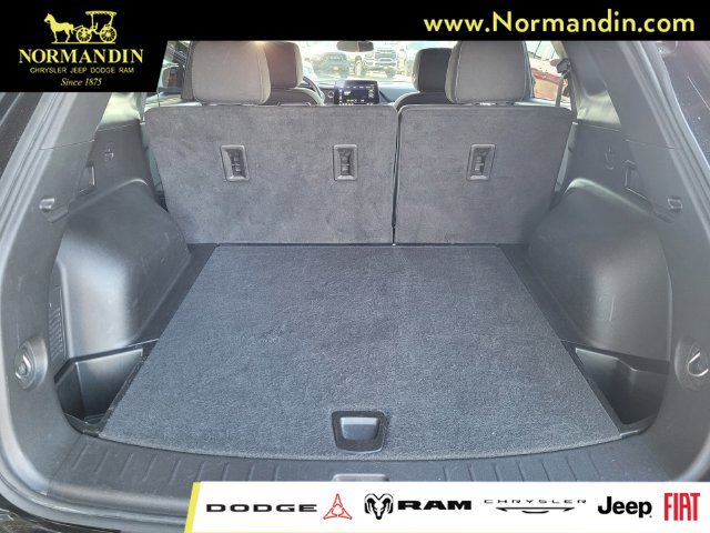Used 2025 Chevrolet Blazer LT FWD image 19