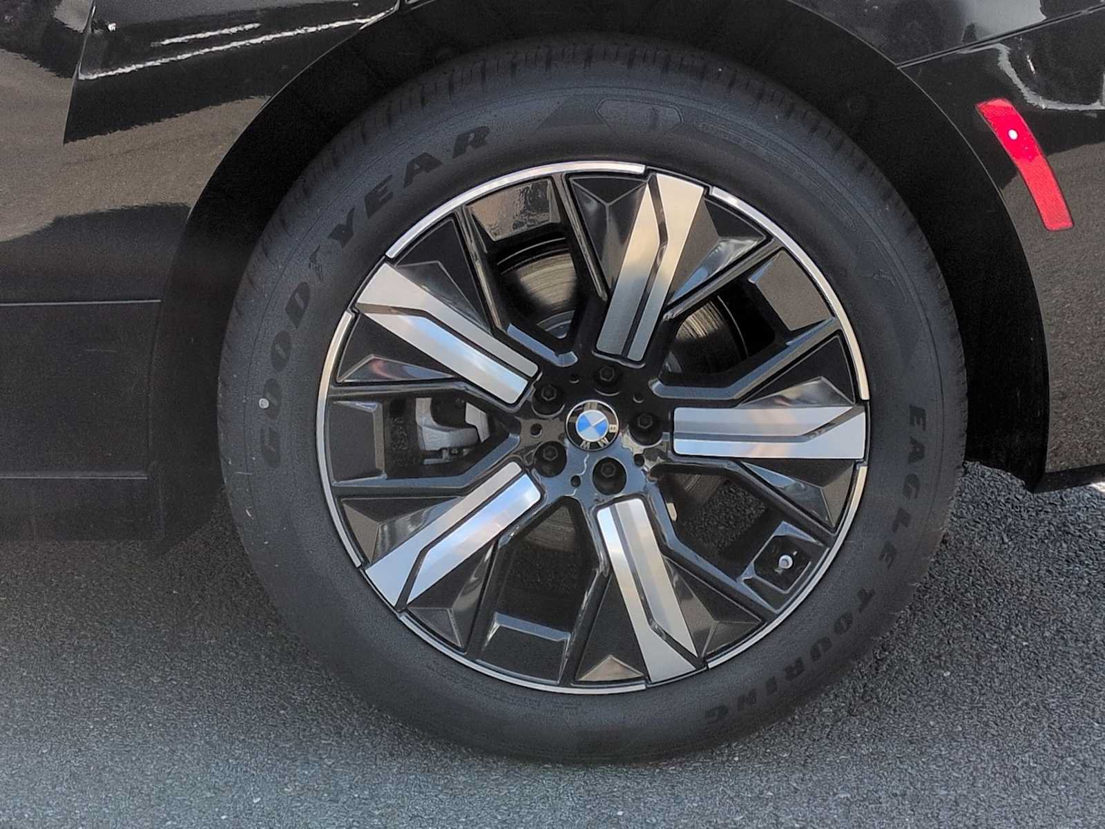 New 2026 BMW iX xDrive60 w/ Premium Package AWD/4WD image 14