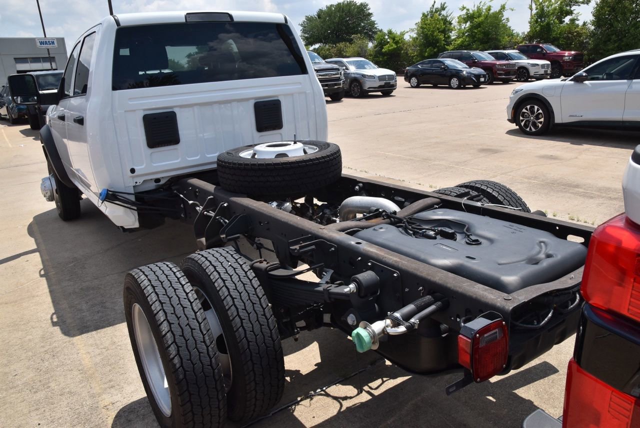 Used 2024 RAM 5500 Tradesman w/ Chrome Appearance Group AWD/4WD image 7