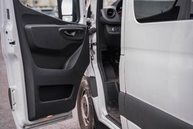 Used 2024 Mercedes-Benz Sprinter 2500 image 32