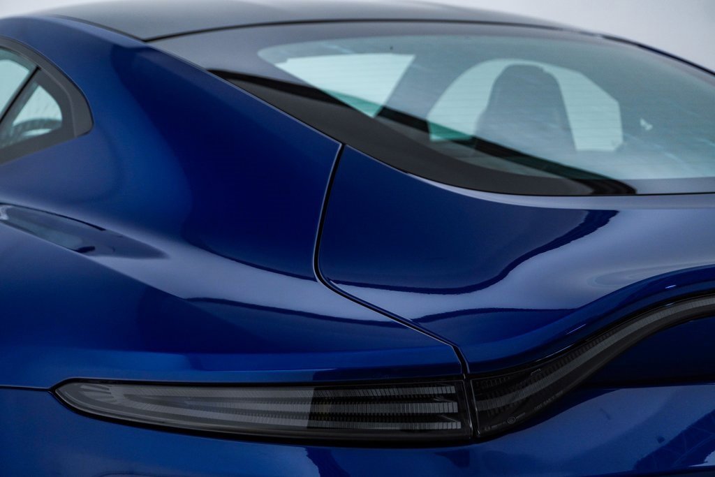 Used 2025 Aston Martin V8 Vantage Coupe image 13