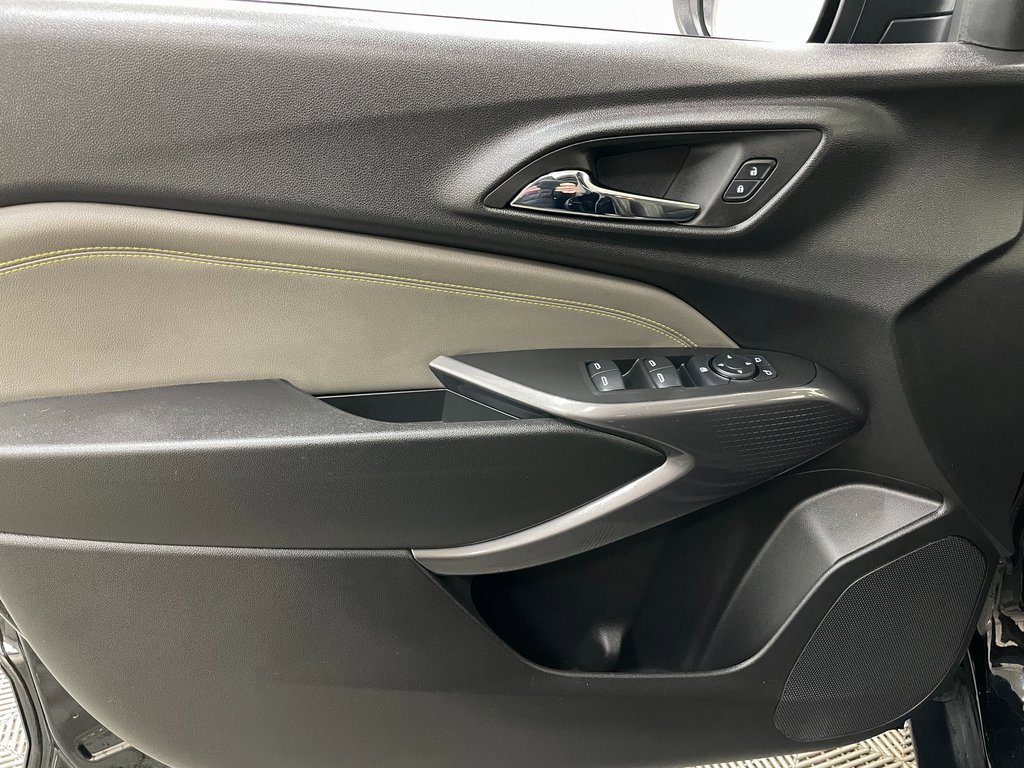 Certified 2024 Chevrolet Trax ACTIV w/ Sunroof Package image 23