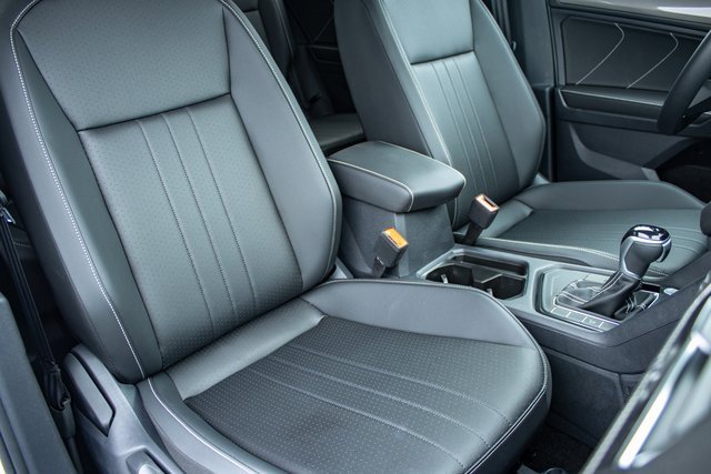 Used 2023 Volkswagen Tiguan SE image 16