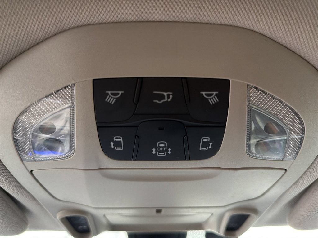 Used 2020 Chrysler Pacifica Limited FWD image 58