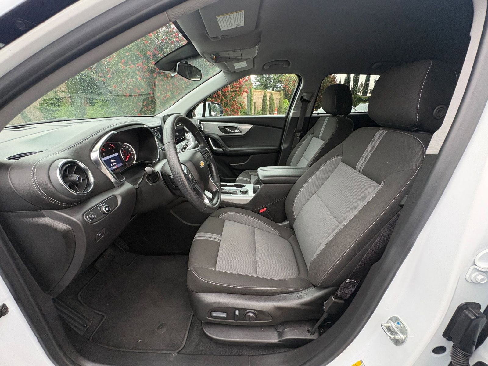 Used 2025 Chevrolet Blazer LT image 29