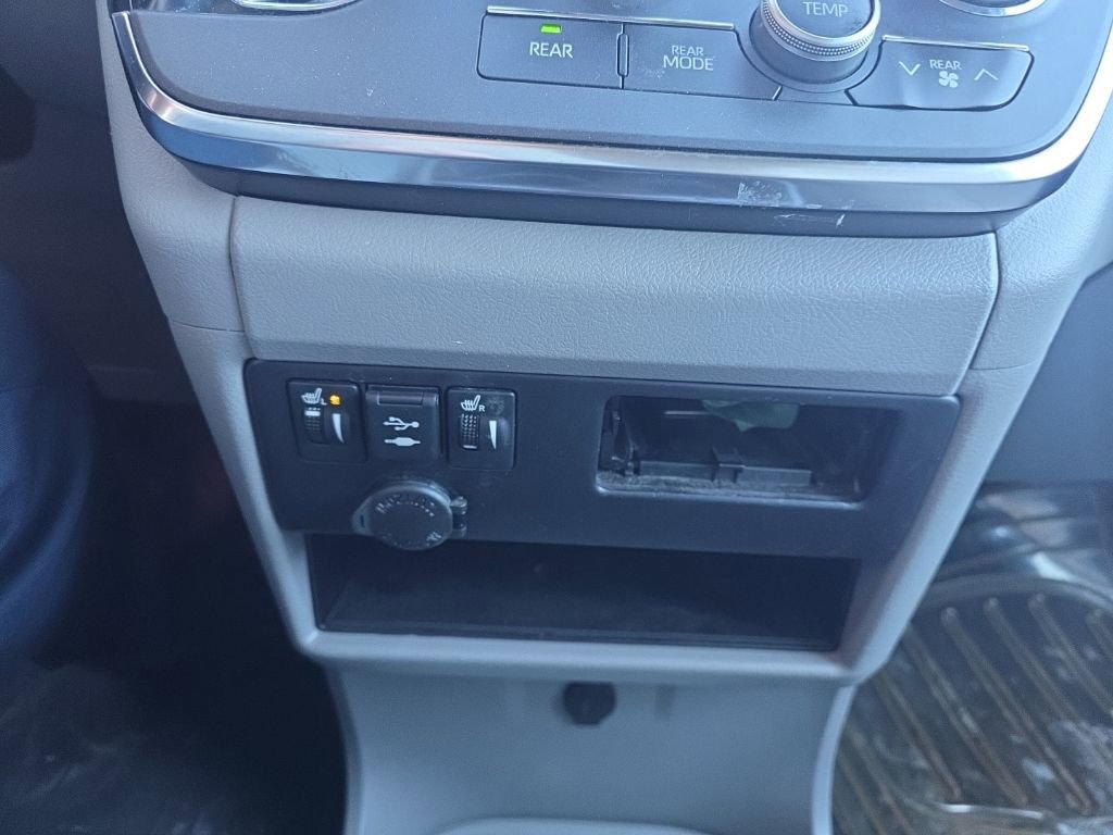 Used 2019 Toyota Sienna XLE w/ XLE Navigation Package image 26