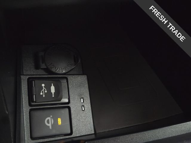 Used 2017 Toyota Camry XLE w/ Moonroof Package FWD image 23