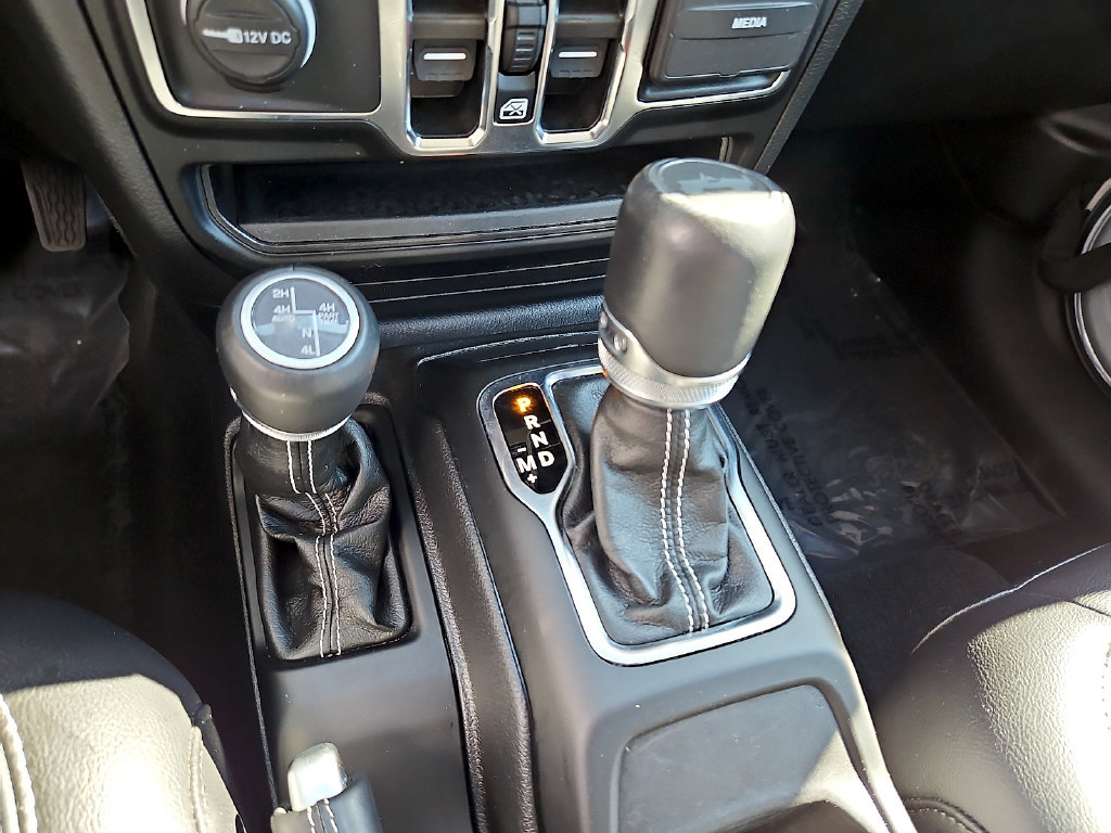 Used 2023 Jeep Wrangler Unlimited Sahara w/ Cold Weather Group AWD/4WD image 15