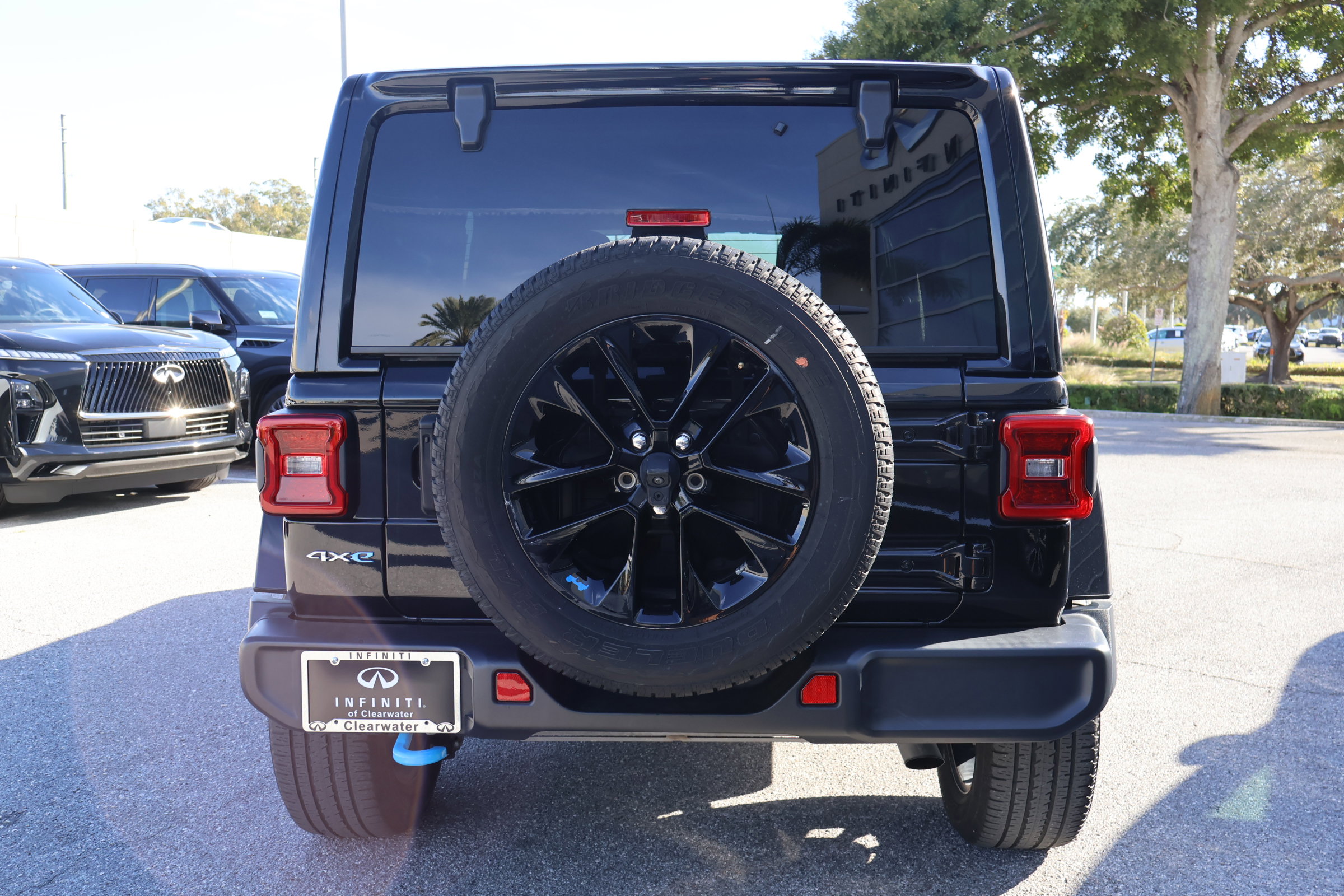 Used 2023 Jeep Wrangler Sahara w/ Cold Weather Group image 7