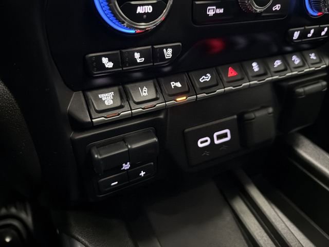 Certified 2023 GMC Sierra 3500 Denali w/ Denali Black Diamond Edition AWD/4WD image 32