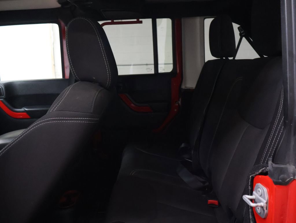 Used 2015 Jeep Wrangler Unlimited Sahara image 14