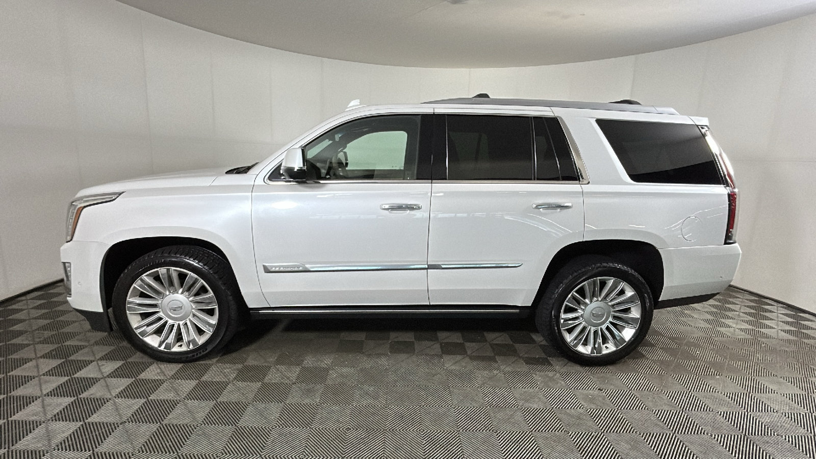 Used 2019 Cadillac Escalade Platinum RWD image 7