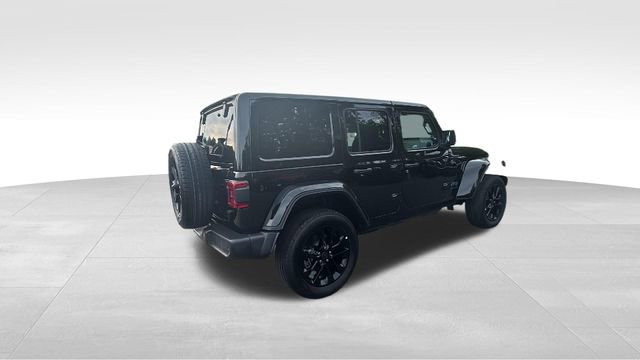 Used 2025 Jeep Wrangler Unlimited Sahara w/ Safety Group AWD/4WD image 33