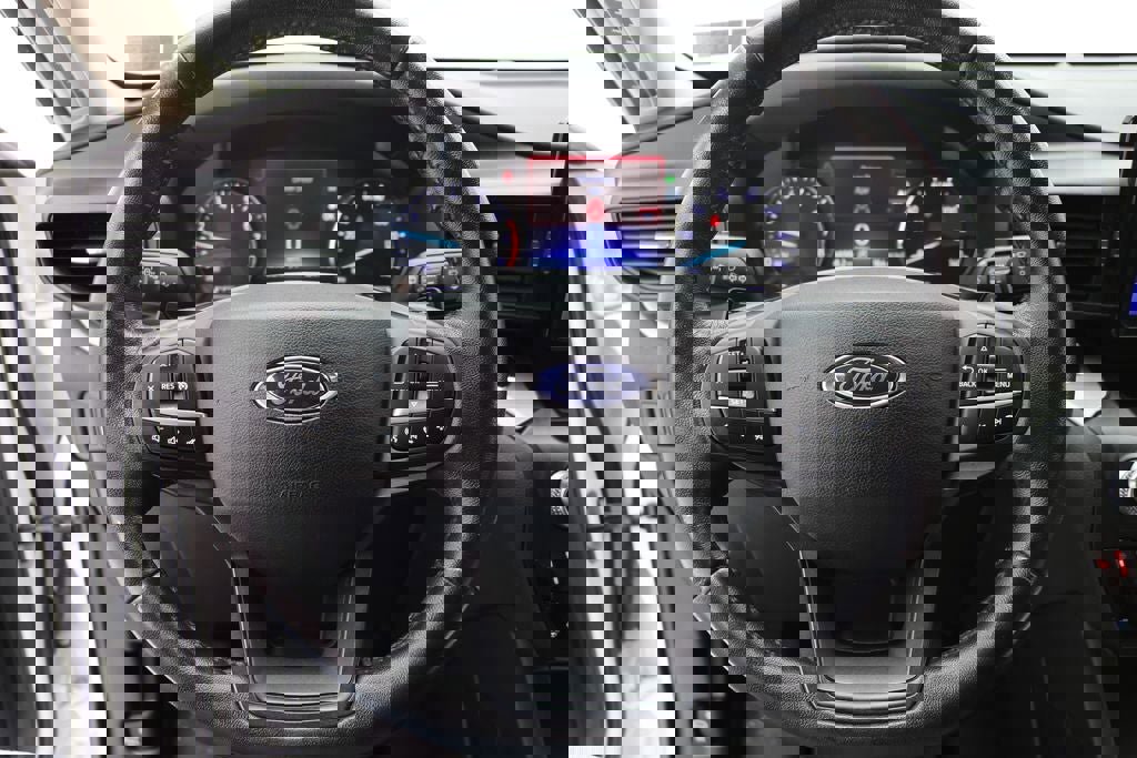 Used 2020 Ford Explorer XLT w/ Comfort Package image 17