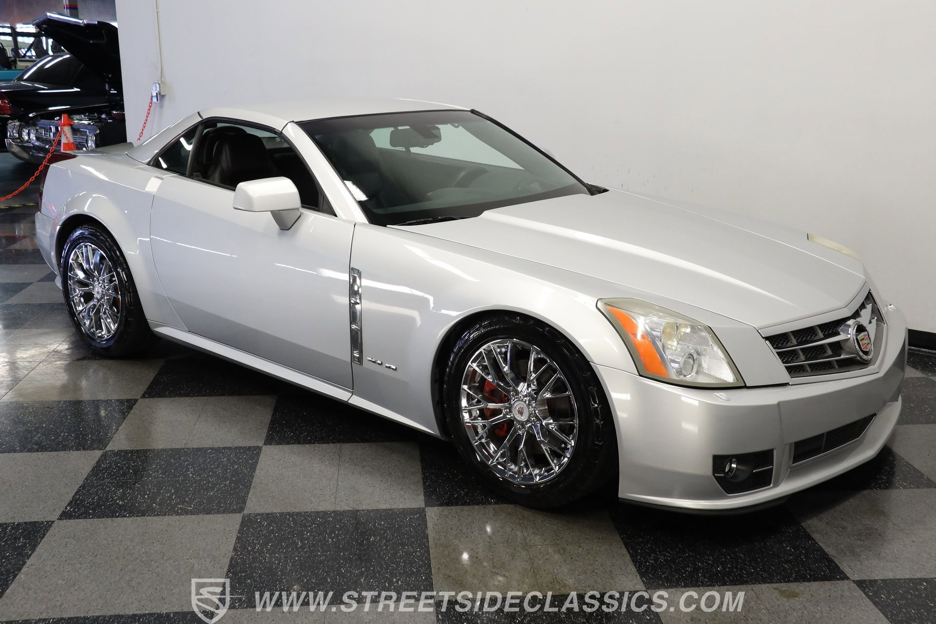 Used 2009 Cadillac XLR image 13
