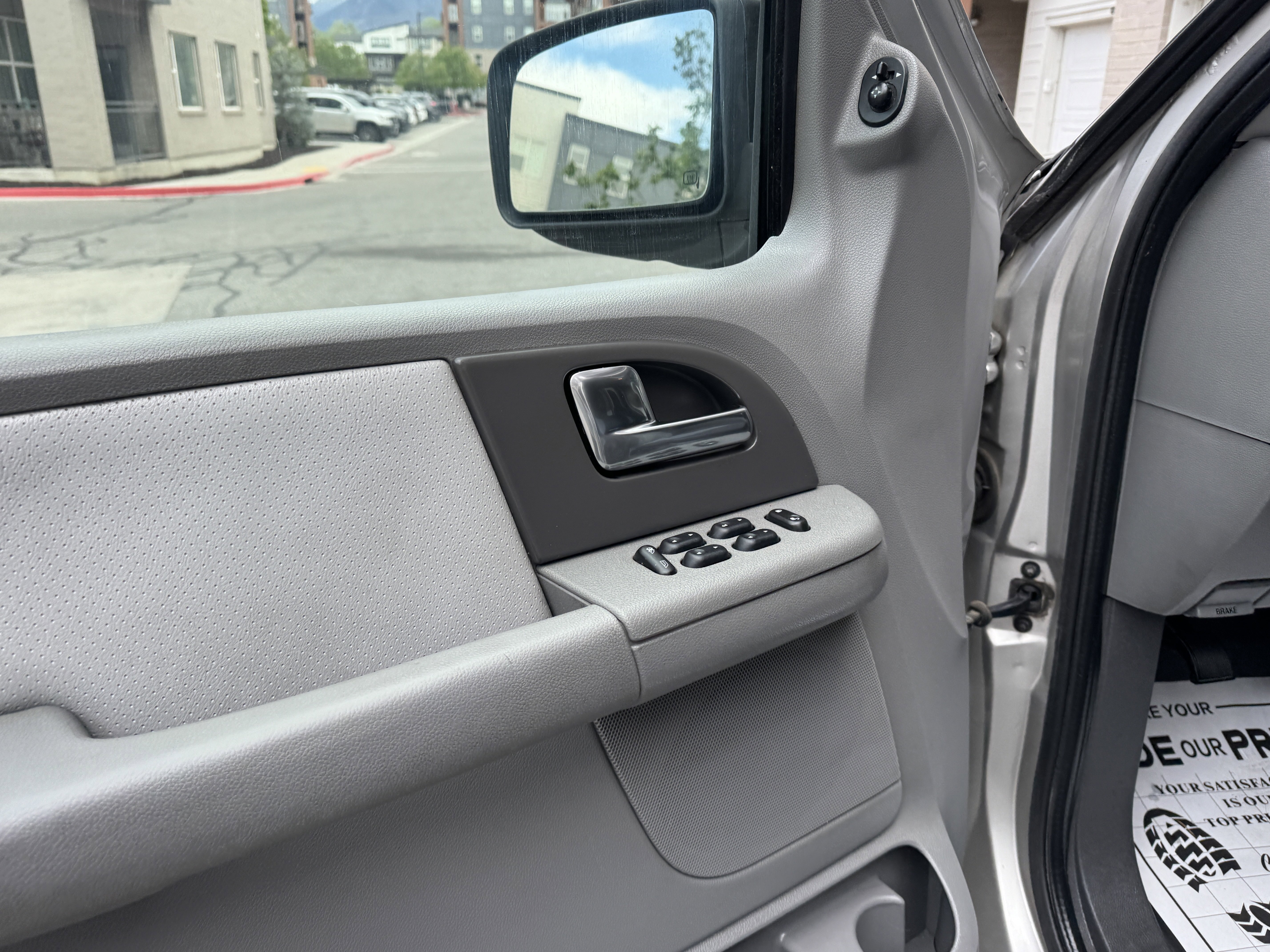 Used 2004 Ford Expedition XLT AWD/4WD image 18