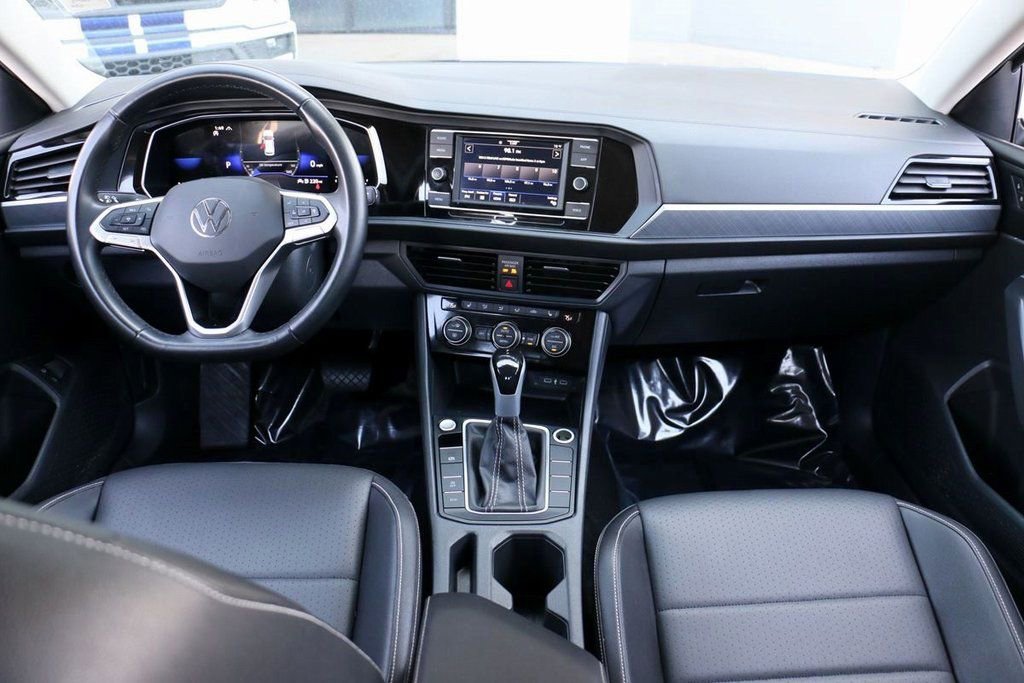 Used 2024 Volkswagen Jetta SE image 25