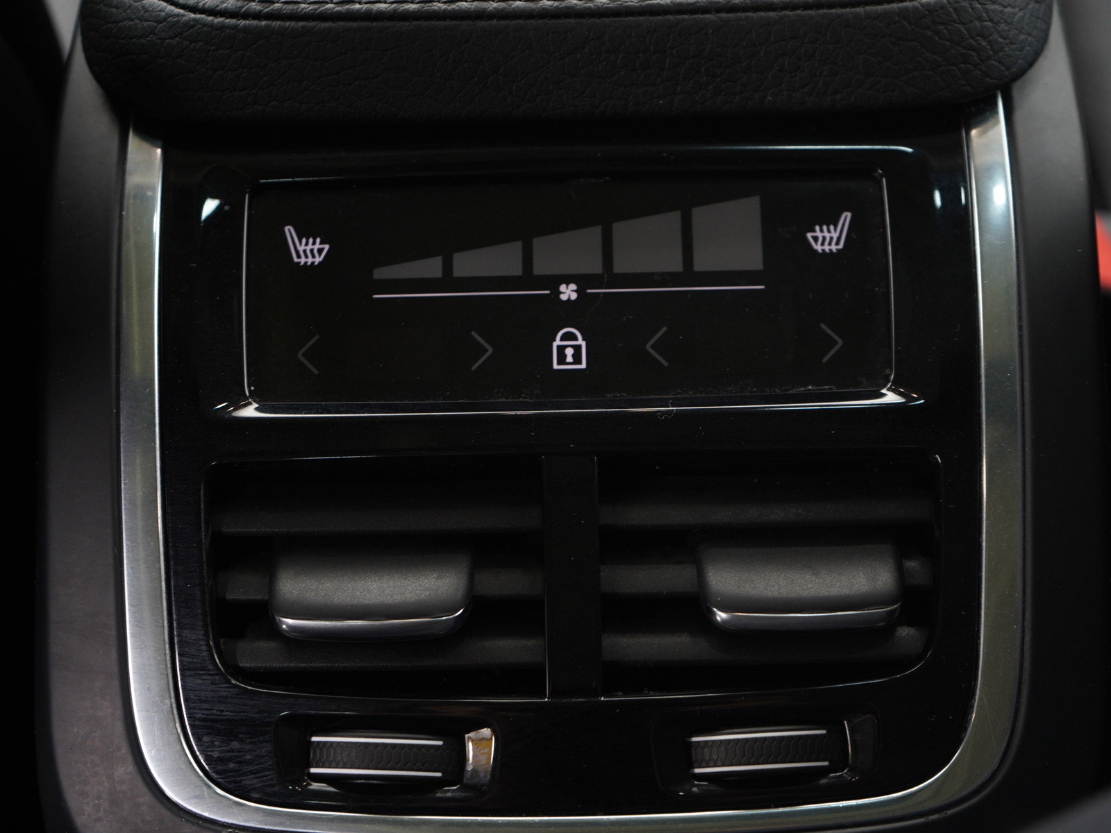 Used 2022 Volvo XC90 T6 Momentum w/ Climate Package image 27