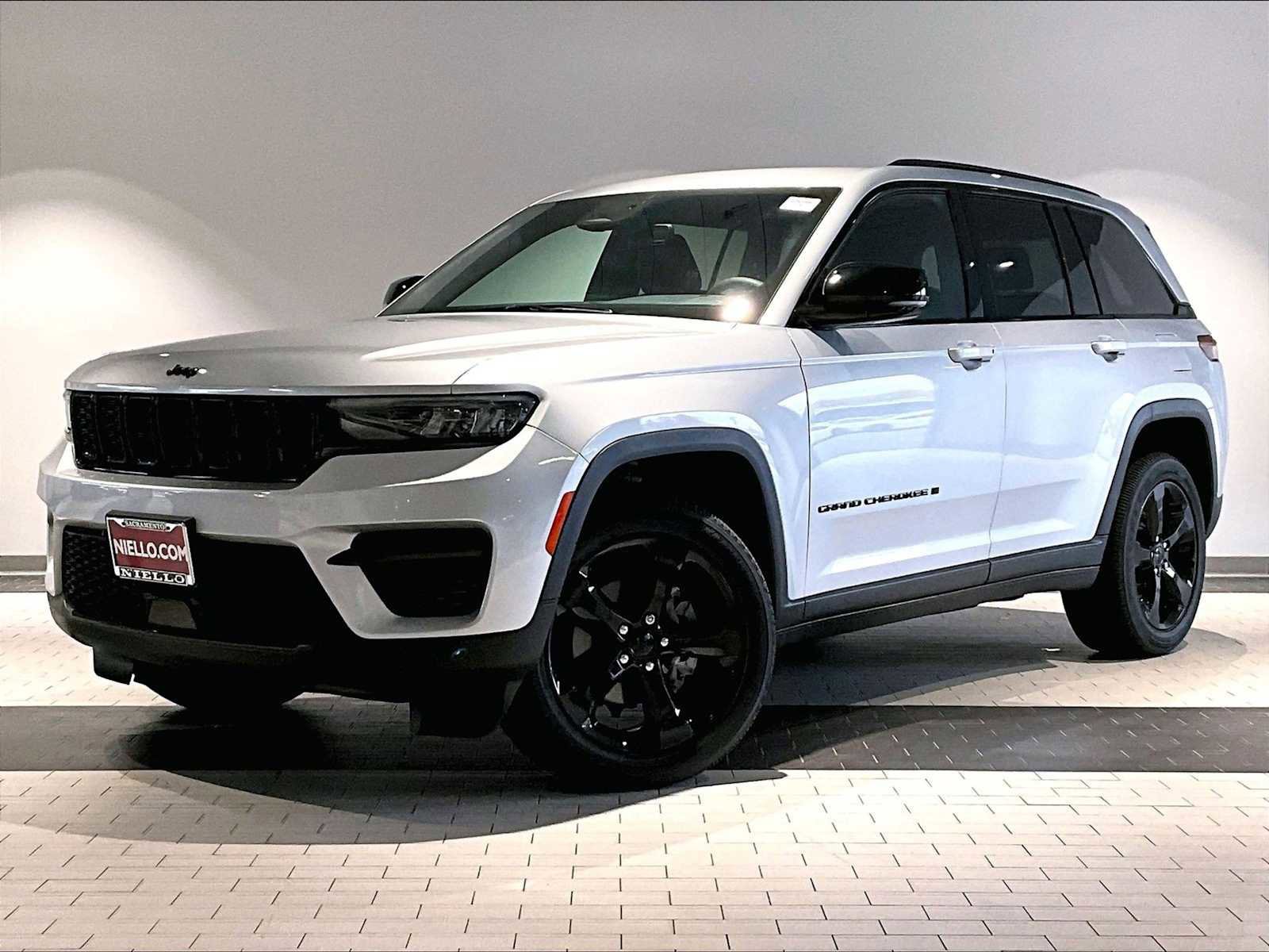 Used 2024 Jeep Grand Cherokee Altitude