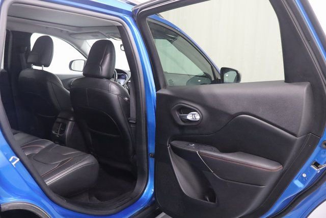 Used 2020 Jeep Cherokee Trailhawk image 16