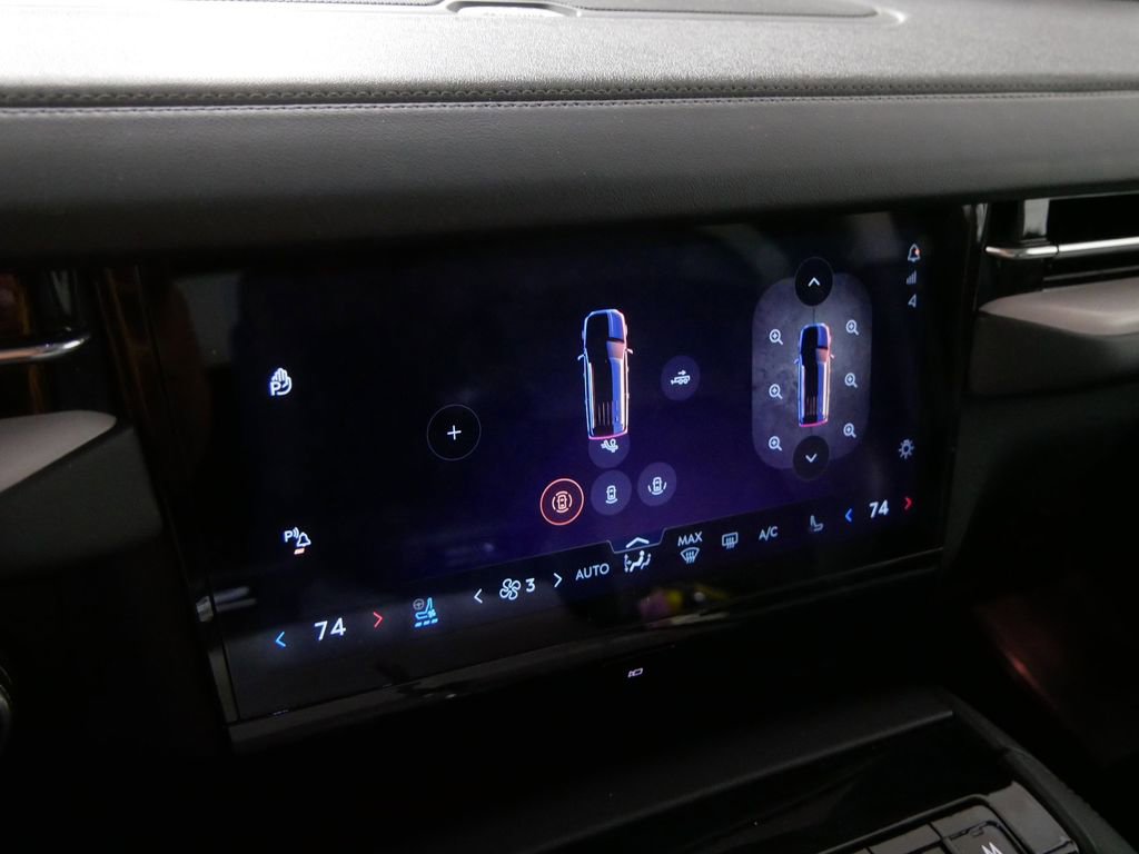 Used 2025 Lincoln Navigator Reserve image 34