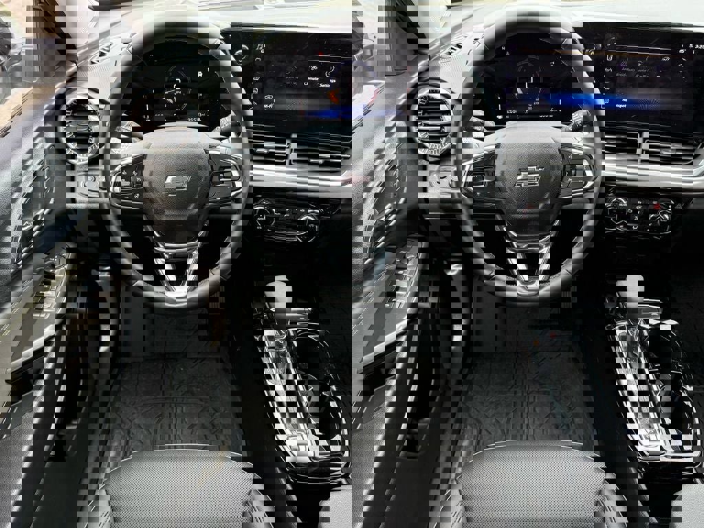 Used 2024 Chevrolet Trax ACTIV w/ Sunroof Package image 16