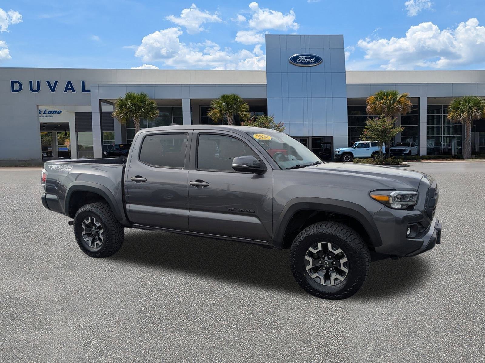 Used 2020 Toyota Tacoma TRD Off-Road image 2