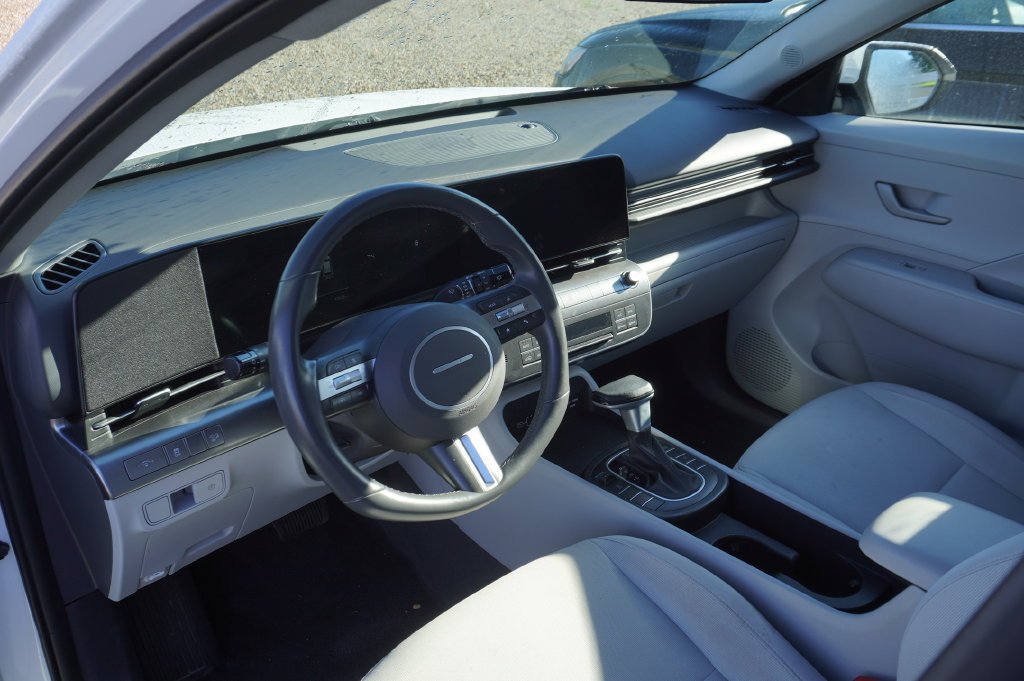 Used 2025 Hyundai Kona SEL AWD/4WD image 3