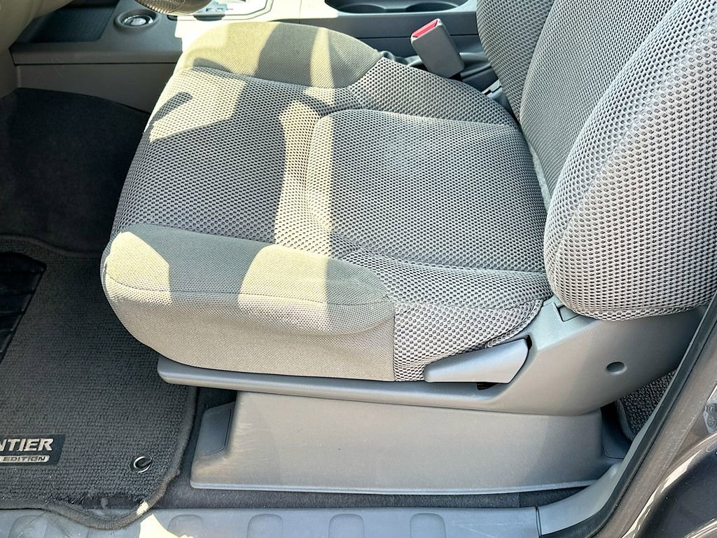 Used 2021 Nissan Frontier SV w/ Midnight Edition Floor Mats AWD/4WD image 9