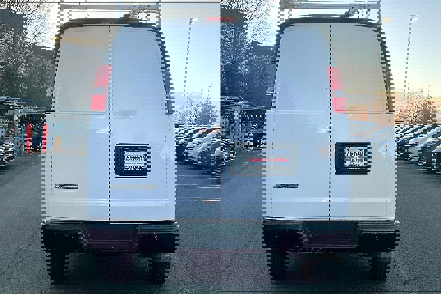 Used 2017 Chevrolet Express 3500 image 4