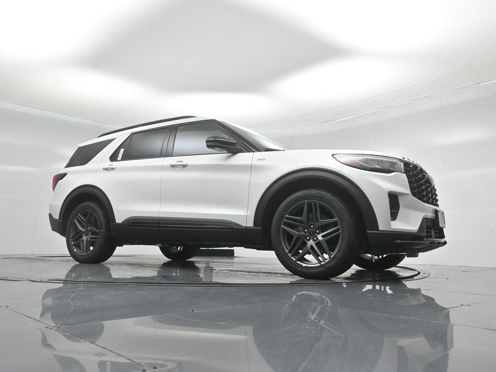 New 2026 Ford Explorer ST-Line w/ ST-Line Street Pack RWD image 3