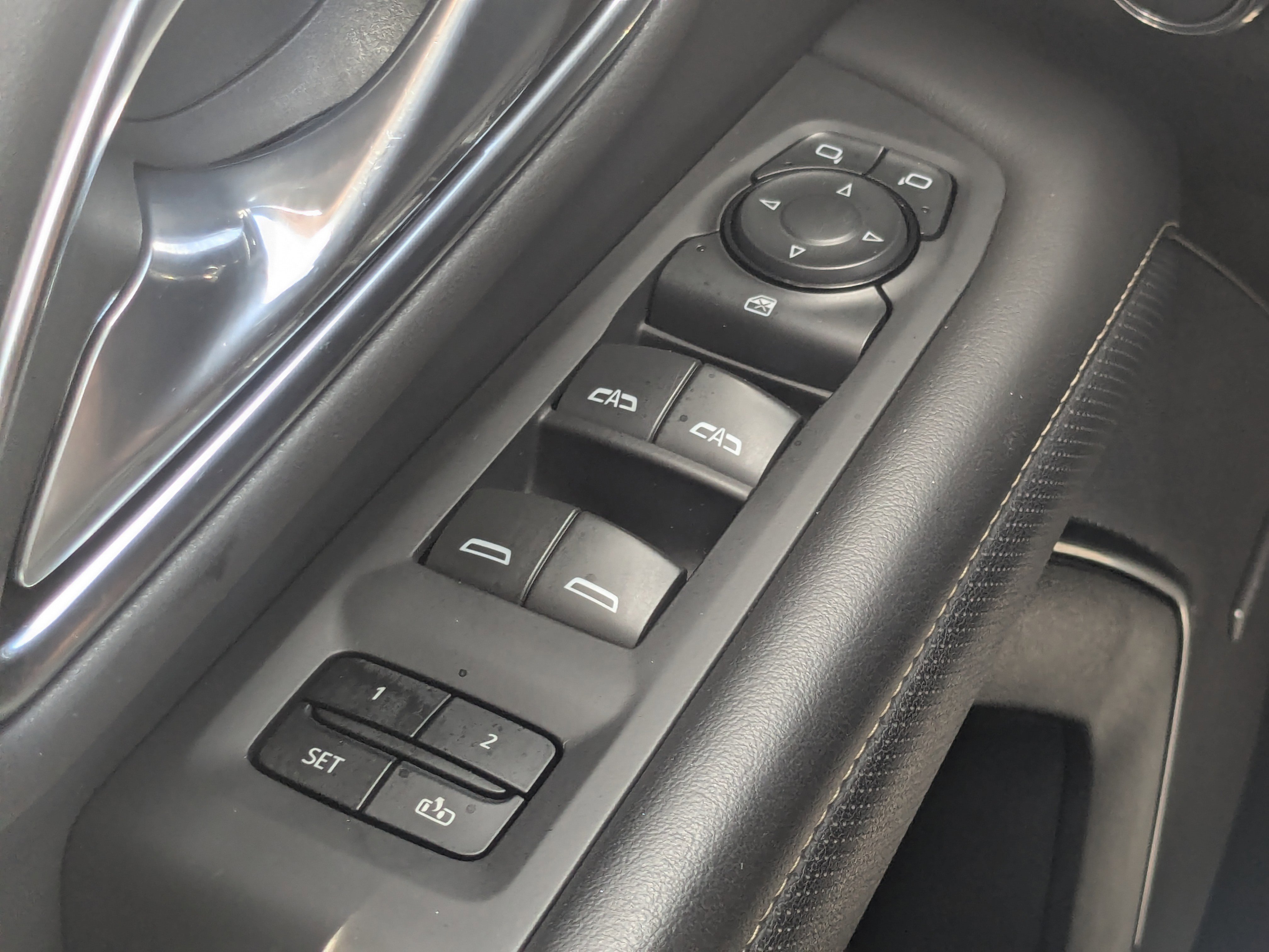 Used 2024 GMC Yukon SLT image 31