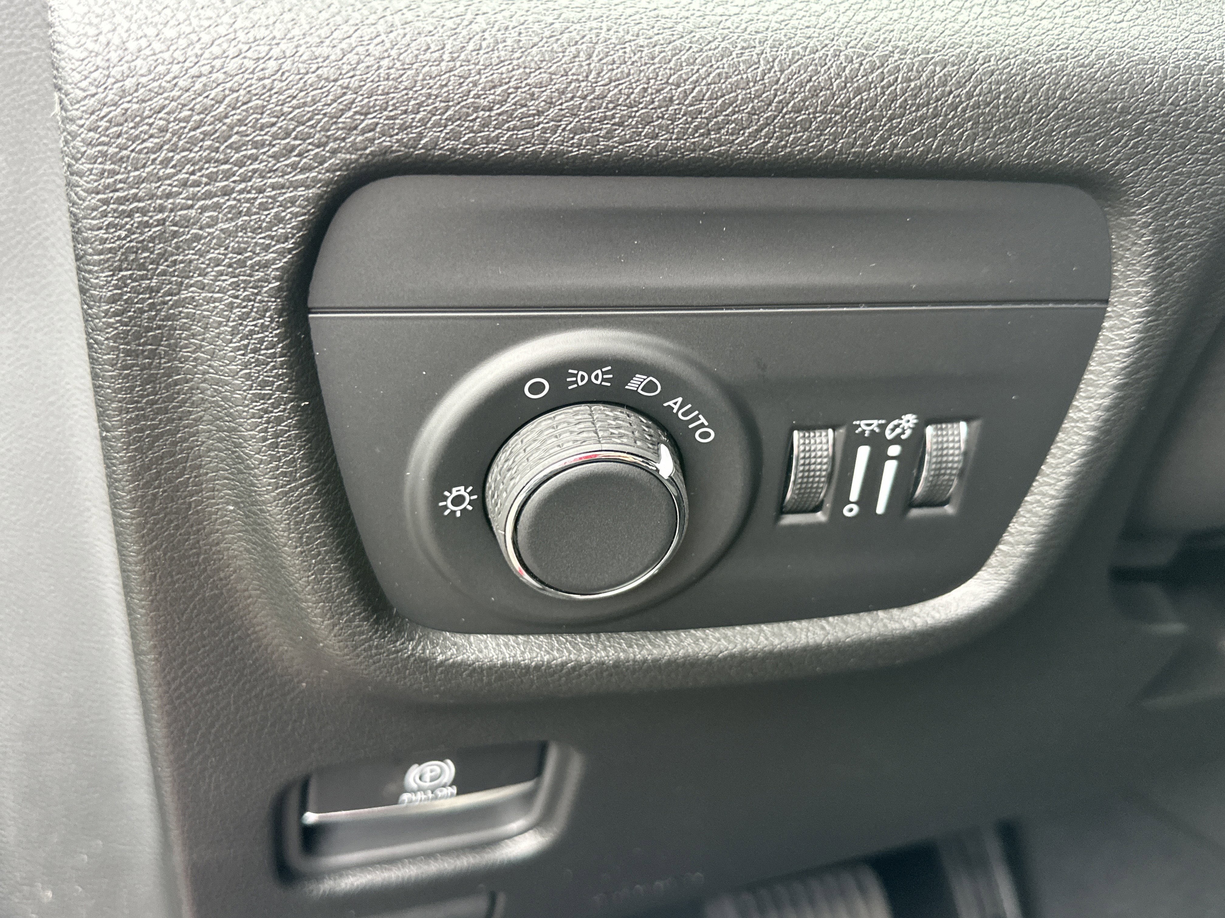 New 2025 Jeep Grand Cherokee Altitude image 11