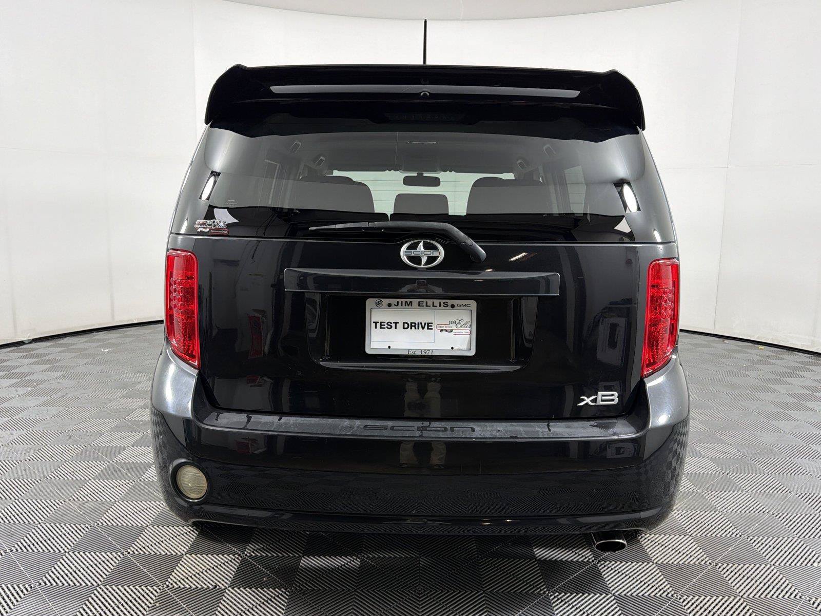 Used 2009 Scion xB FWD image 5