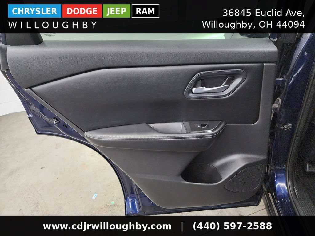 Used 2024 Nissan Rogue SV AWD/4WD image 26
