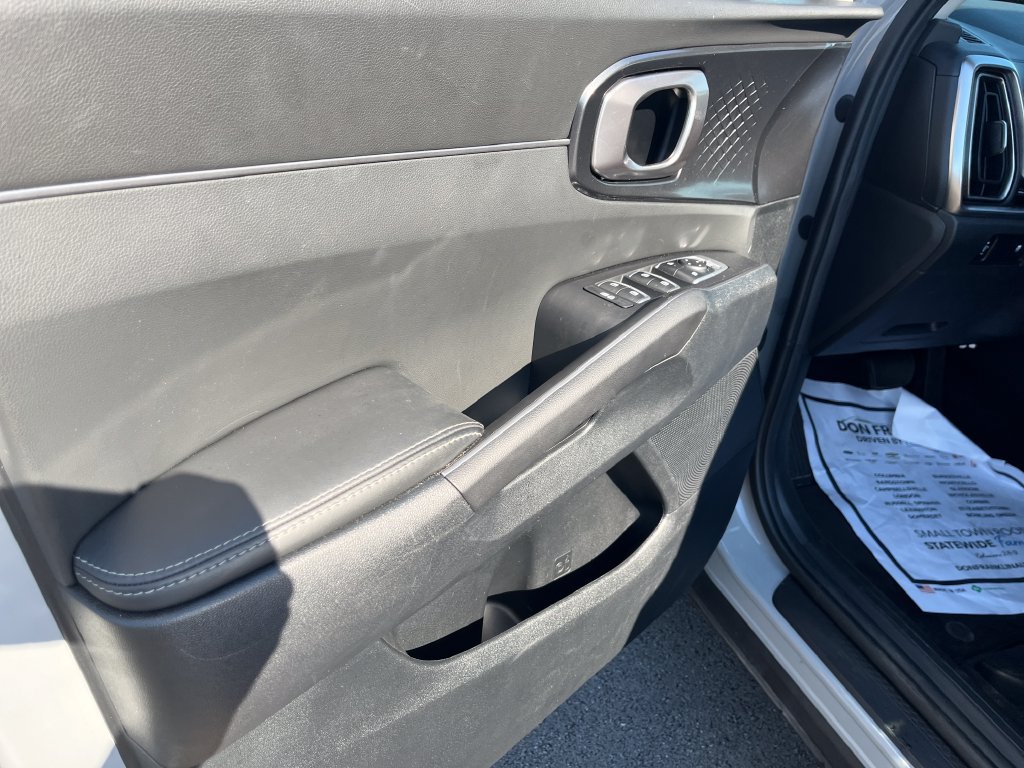 Used 2025 Kia Sorento S w/ Panoramic Sunroof Package FWD image 11