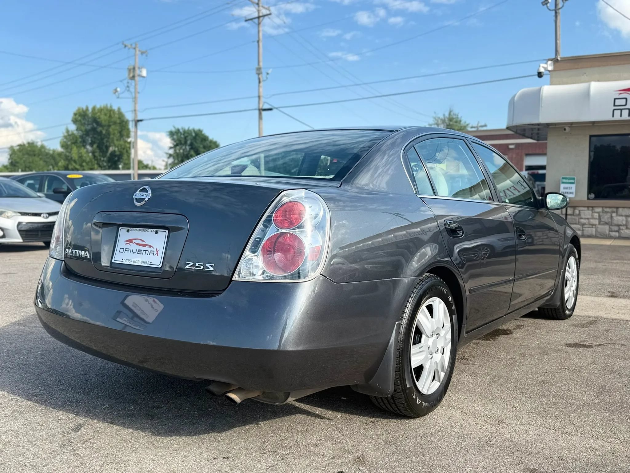 Used 2005 Nissan Altima 2.5 S w/ (S02) Side Airbags Pkg FWD image 3