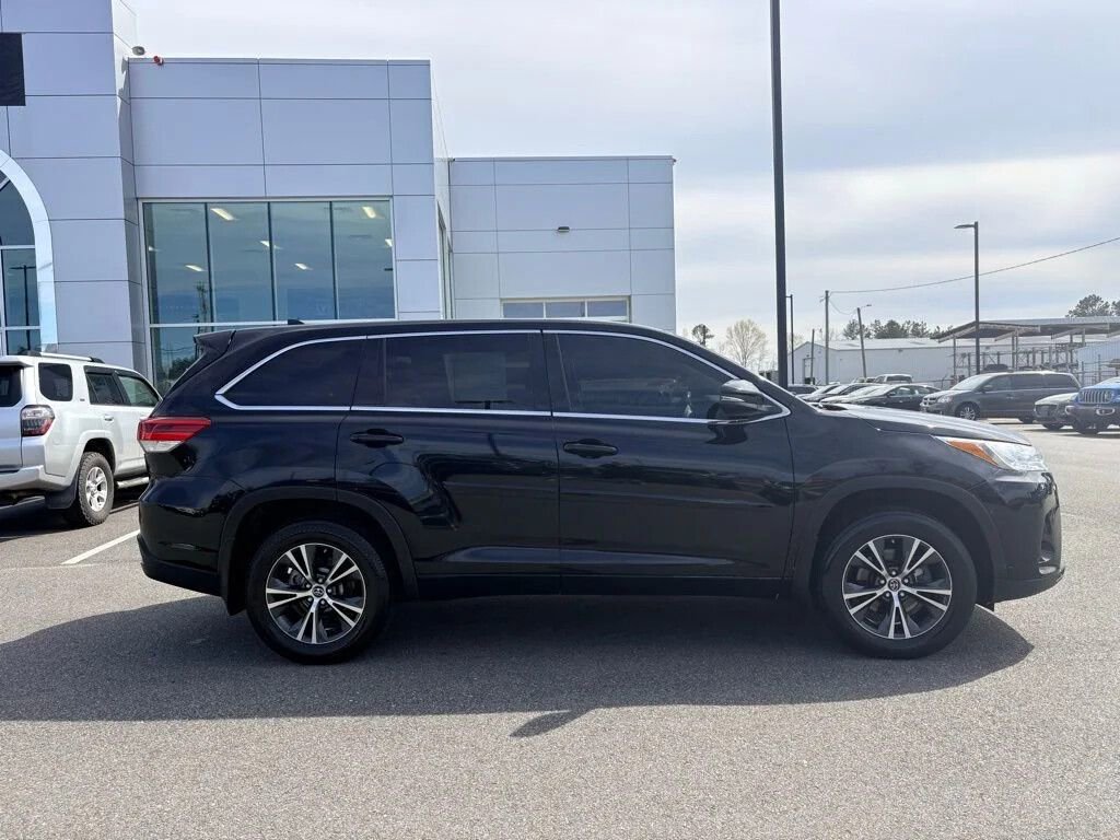 Used 2017 Toyota Highlander Plus w/ Protection Package #3 AWD/4WD image 6