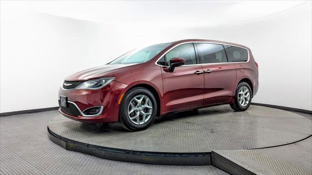 Used 2017 Chrysler Pacifica Touring Plus w/ Tire & Wheel Group image 2