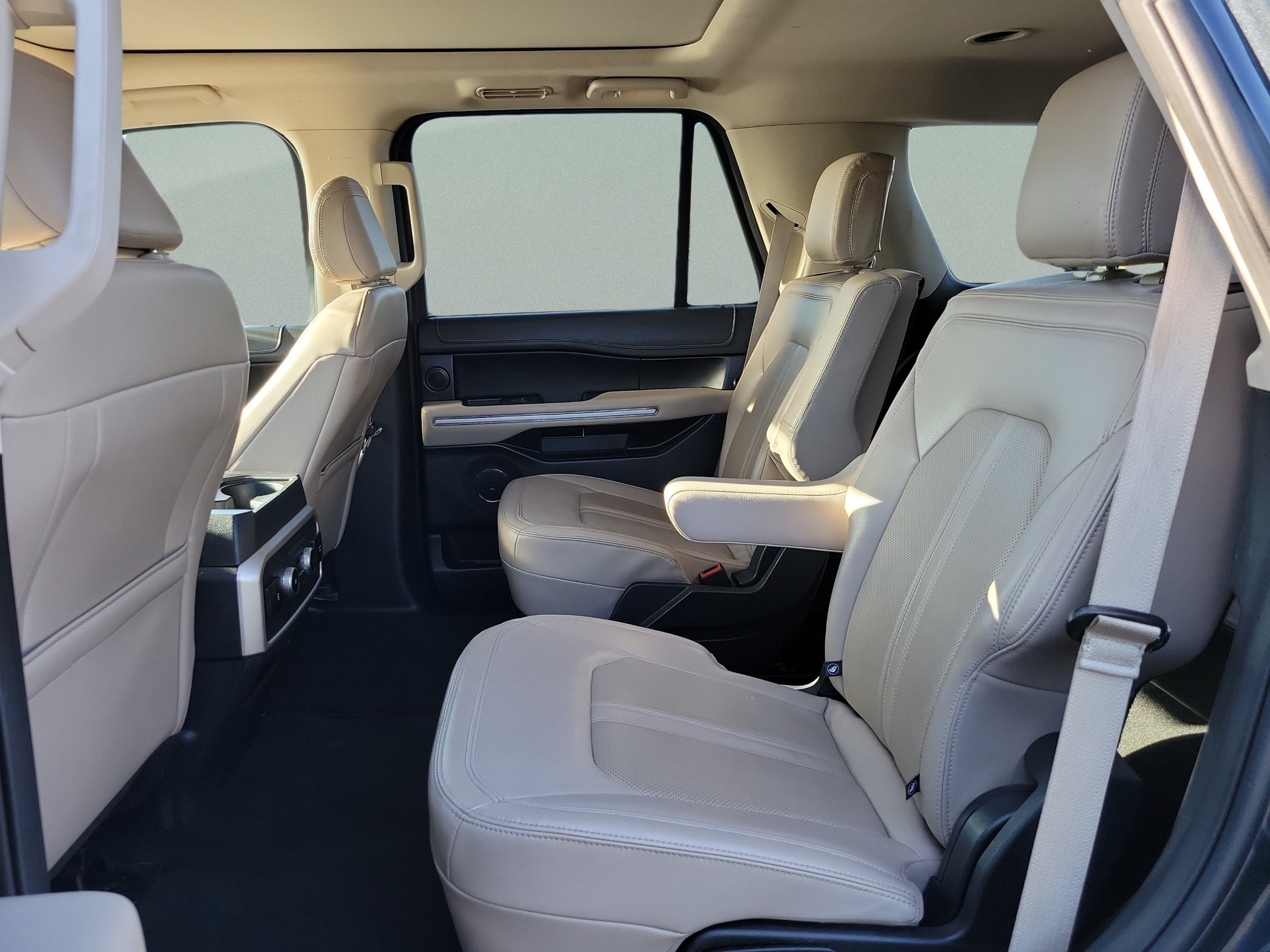 Used 2024 Ford Expedition Limited AWD/4WD image 11